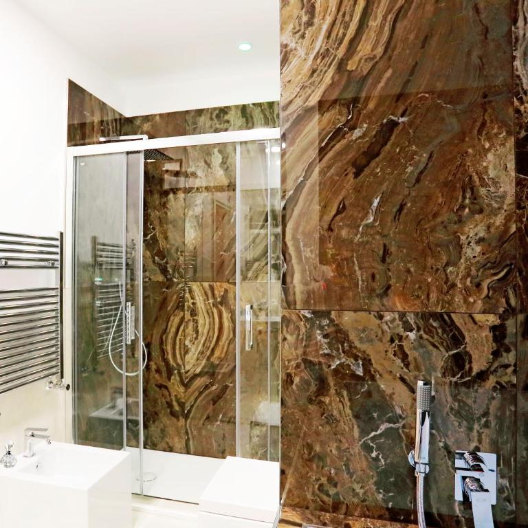 HeMi Suites - Suite with Spa Bath - 3