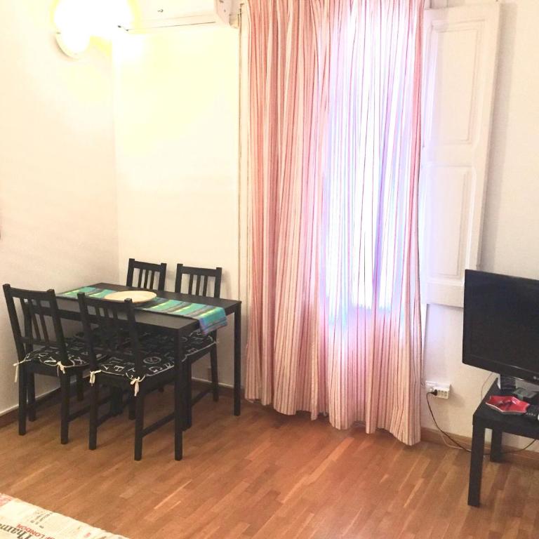 Apartment Aptucat - Two-Bedroom Apartment - 2