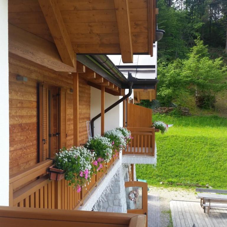 Albergo Chalet Abete Rosso - Habitación Doble con baño privado - 1 o 2 camas - 1