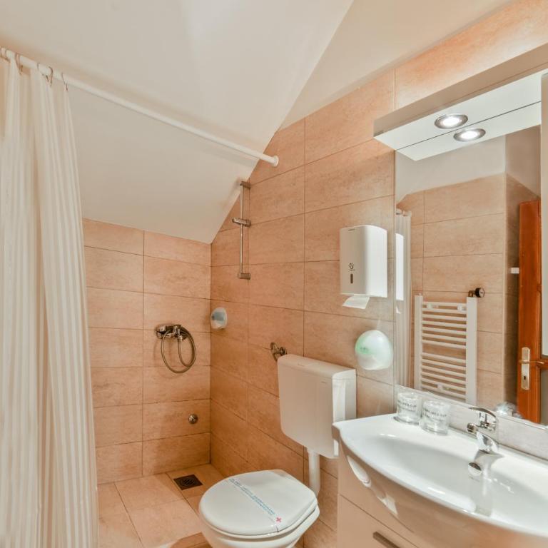 DuMalux apartment - Three-Bedroom Apartment - 15