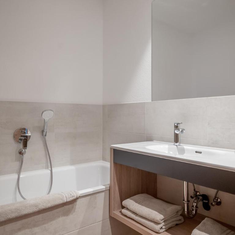 Hotel Mathiesn - Familienzimmer mit Badewanne - 3