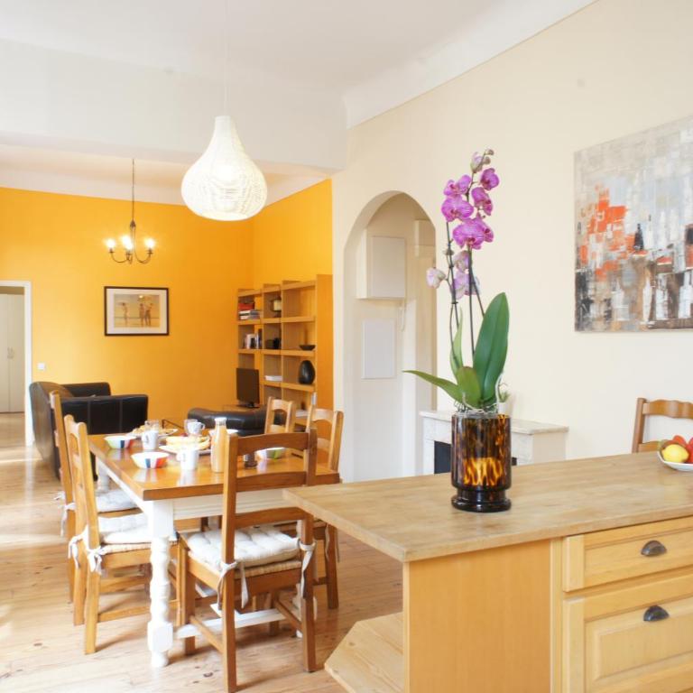 Ze Perfect Place - Spacieux appartement - Cours Saleya - 2 CHB - 2 SDB - AC - Two-Bedroom Apartment-no lift- 2nd floor - 1