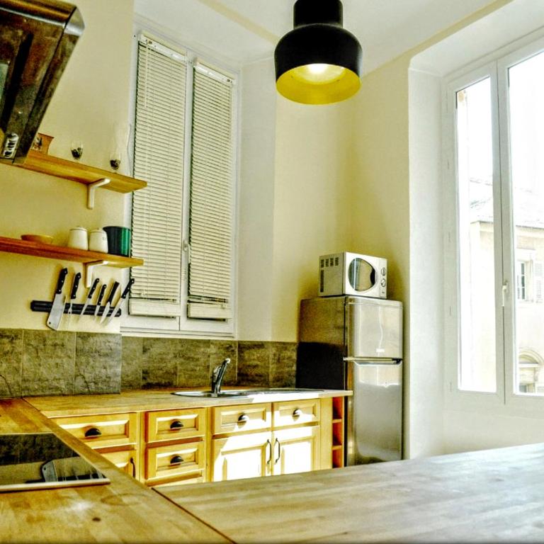 Ze Perfect Place - Spacieux appartement - Cours Saleya - 2 CHB - 2 SDB - AC - Two-Bedroom Apartment-no lift- 2nd floor - 7