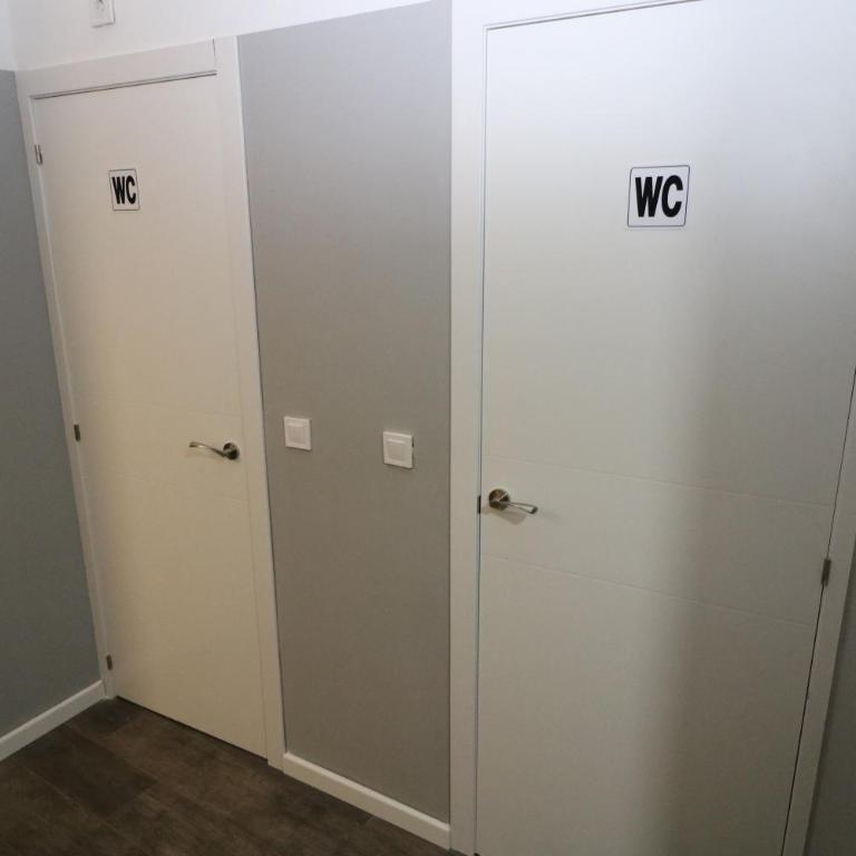 Madrid Downtown Hostel - Bed in 10-Bed Mixed Dormitory Room - 7