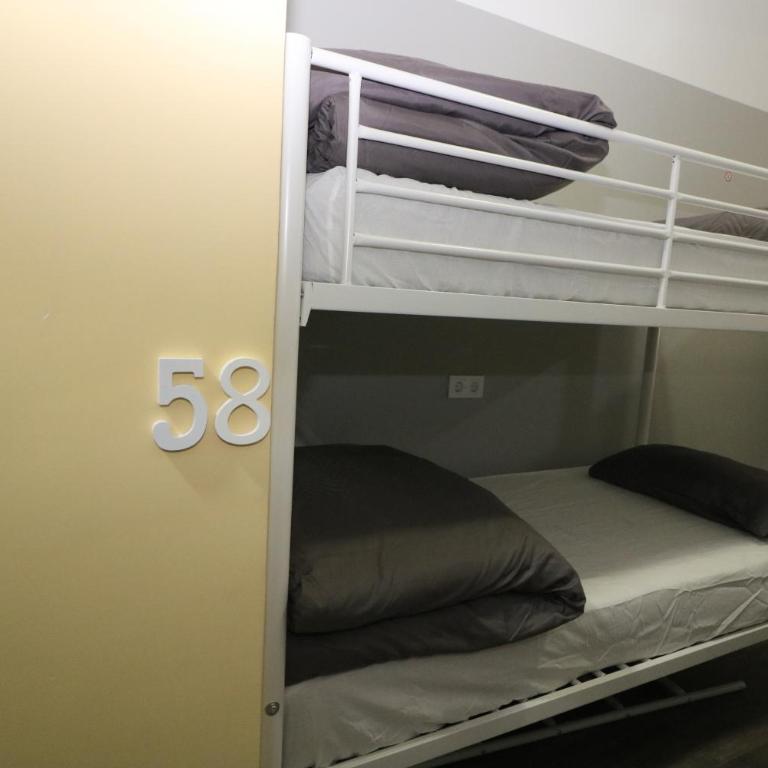 Madrid Downtown Hostel - Bunk Bed in Mixed Dormitory Room - 11