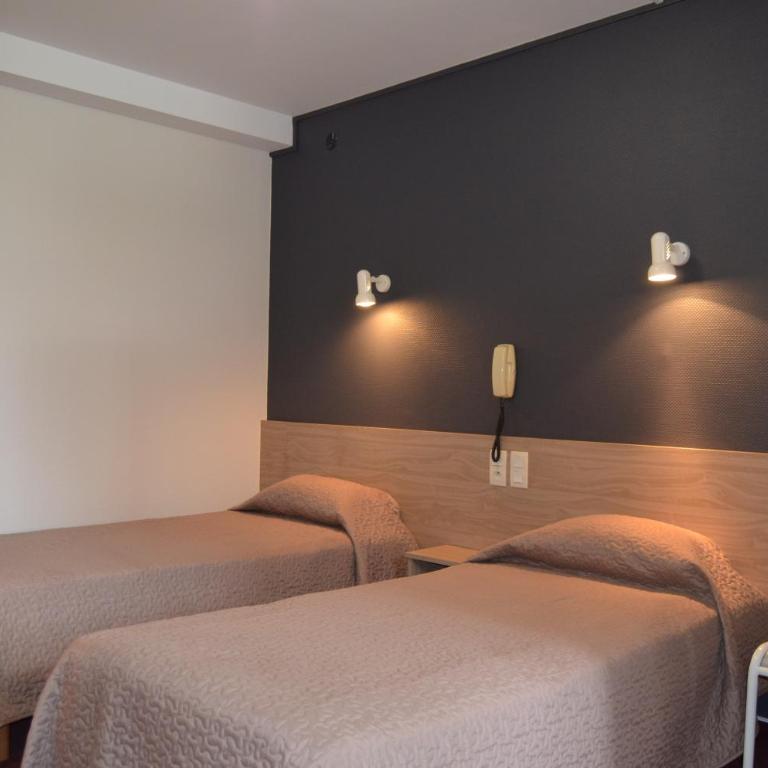 Hôtel Montfort - Chambre Triple - 3