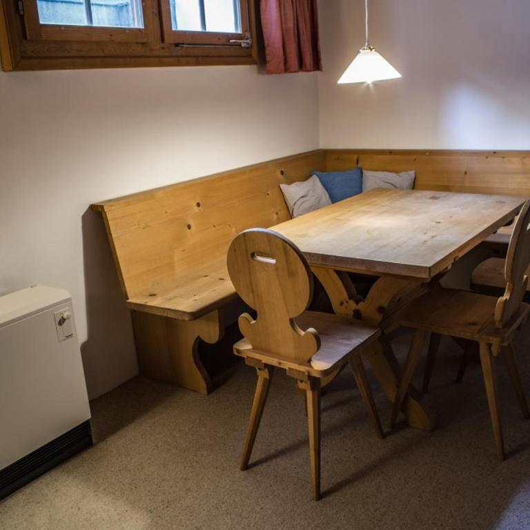 Haus 1 - 4.5 Zimmer Haus in ruhiger Wohngegend mit Garten - Apartment mit 3 Schlafzimmern - 6