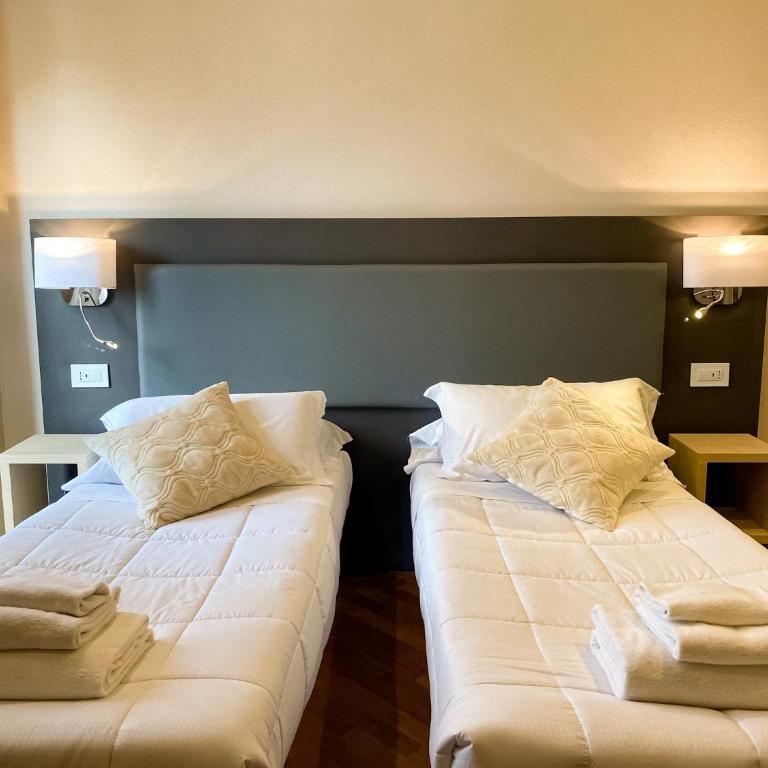 Hotel Victoria - Twin Room - 4