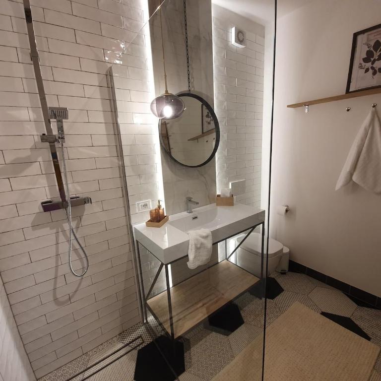 THE MIRROR GUESTHOUSE - TERME MERANO - Appartamento con 2 Camere da Letto - 17