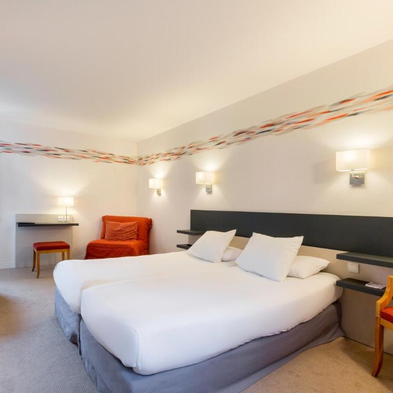 Logis Hôtel Restaurant Le Dauphin et Le Spa du Prieuré - Chambre Deluxe - 2