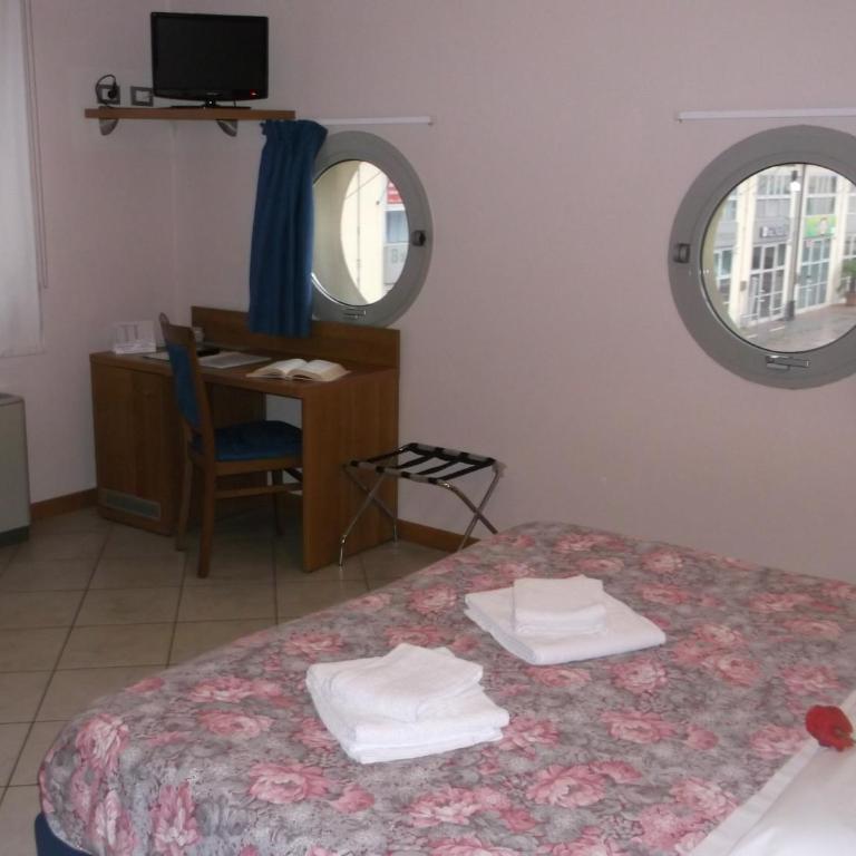 Albergo Meublè Abatjour - Camera Matrimoniale/Doppia con Letti Singoli - 3