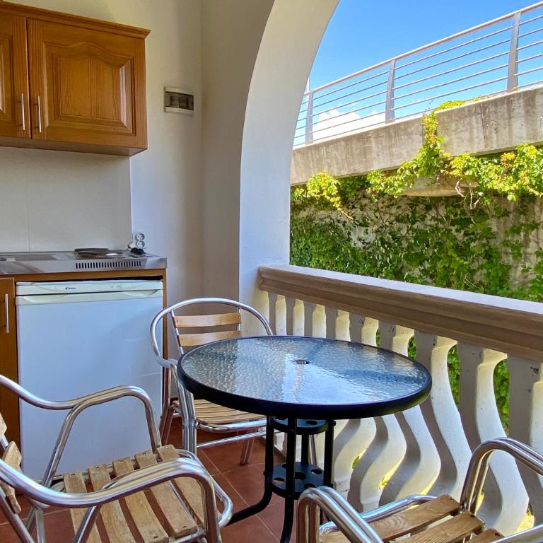 Blue Star Apartments - Economy Studio with Balcony - 3