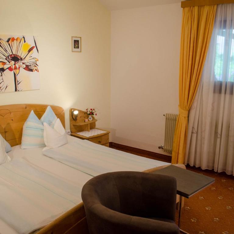 Garni Meinrad - Doppelzimmer mit Balkon - 11
