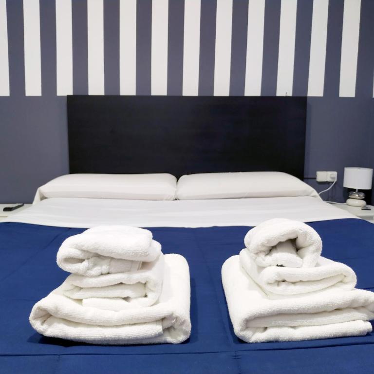 Flats Friends Plaza de la Reina - Budget Double Room - 4