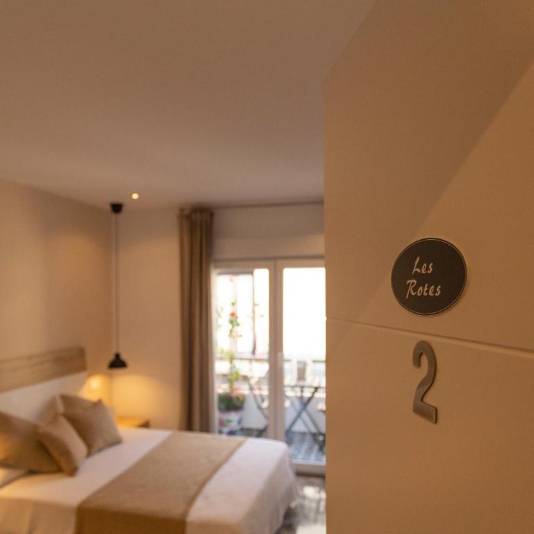 Room Boutique 32 - Habitación con cama grande y balcón - 1