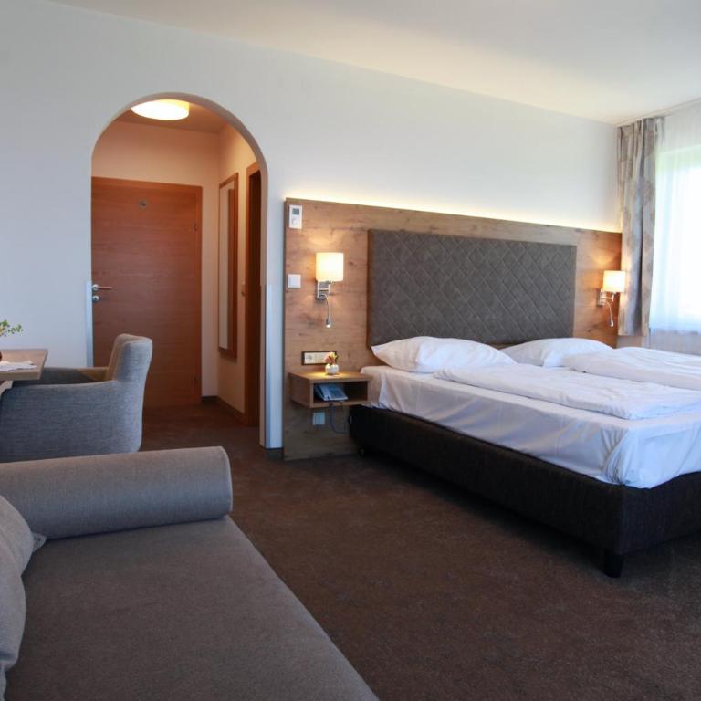 Hotel-Restaurant am Hochfuchs - Quadruple Room with Balcony - 1