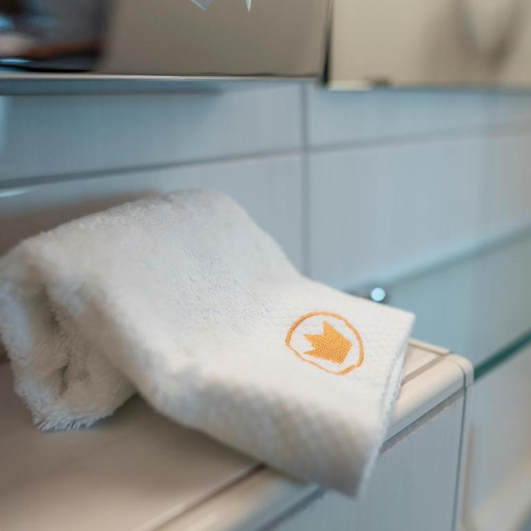 SWISS HOTEL LA COURONNE - Standard Zimmer mit Kingsize-Bett - 1