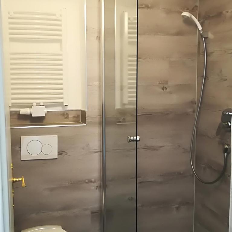House LA Neuschwanstein Blick - Budget City Hotel - Familienzimmer mit Bad - 6