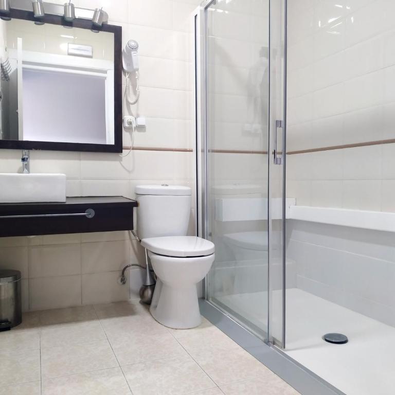 Flats Friends Plaza de la Reina - Twin Room with View - 2