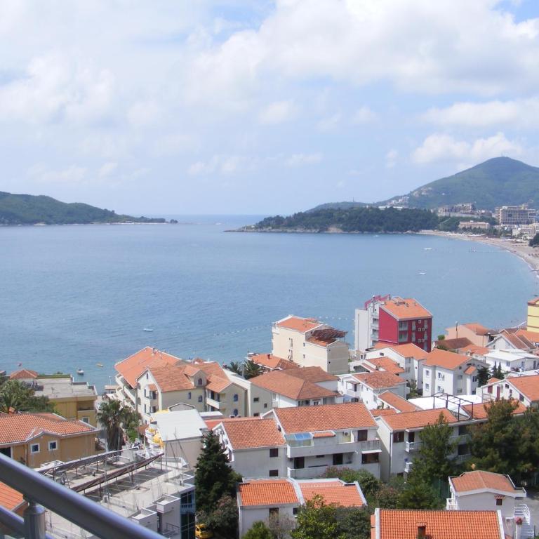 Family Apartments Rafailovici - Three-Bedroom Apartment - 2