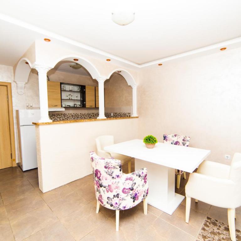 Family Apartments Rafailovici - Two-Bedroom Apartment - 8