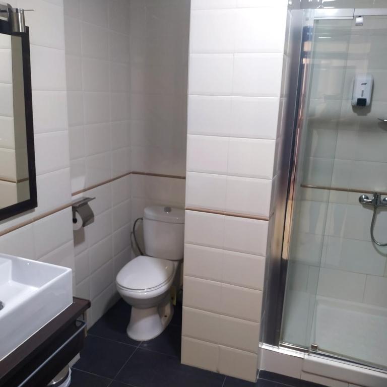 Flats Friends Plaza de la Reina - Quadruple Room with View - 3