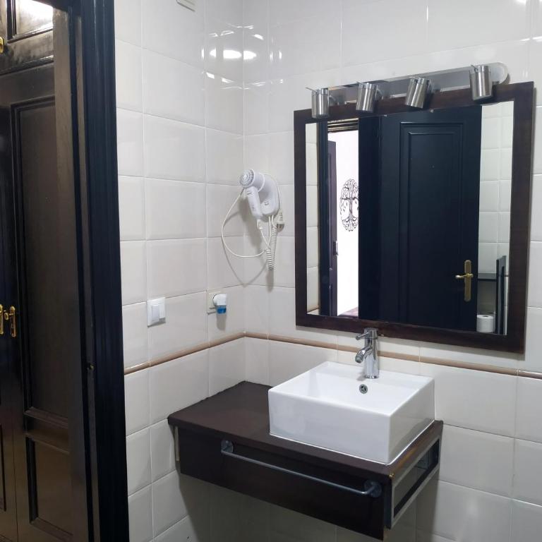 Flats Friends Plaza de la Reina - Quadruple Room with View - 2