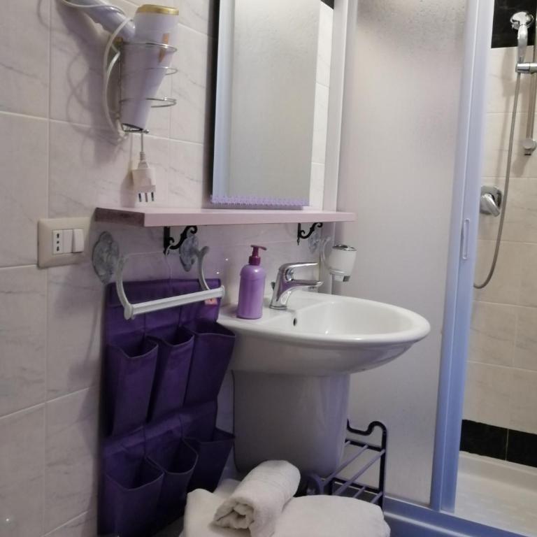 Affittacamere Sardegna Sole e Mare - Camera Matrimoniale con Bagno Privato - 4
