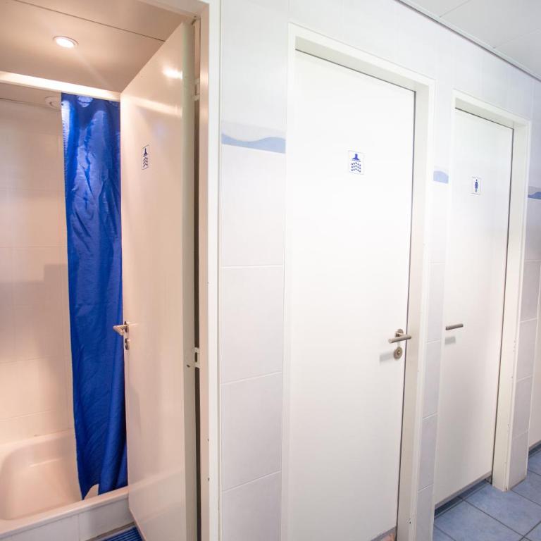 City Hostel Geneva - Chambre Lits Jumeaux avec Salle de Bains Commune - 5