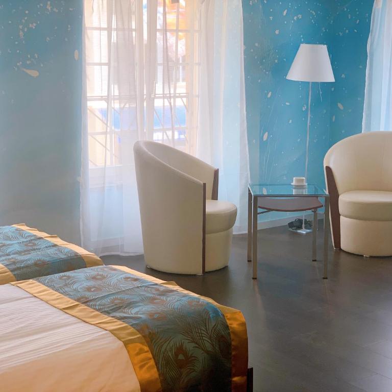 SWISS HOTEL LA COURONNE - Deluxe Doppelzimmer mit Bad - 2