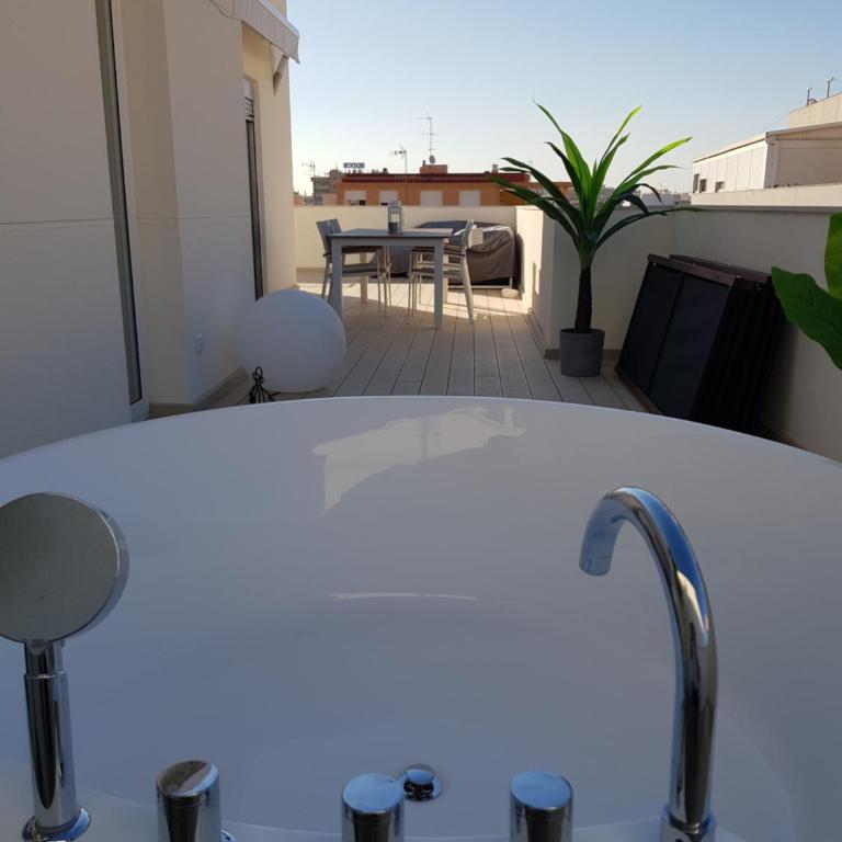 Increible ático con vistas al Mediterraneo by Hometels - Apartamento de 1 dormitorio - 25