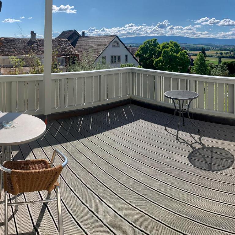 SWISS HOTEL LA COURONNE - Zimmer mit Kingsize-Bett und Balkon - 3