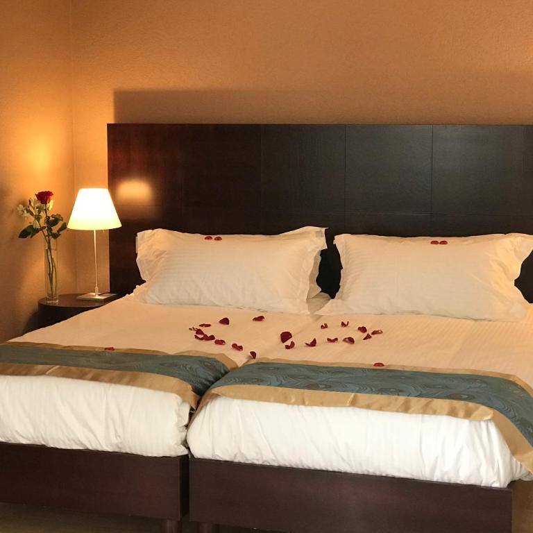 SWISS HOTEL LA COURONNE - Deluxe Doppelzimmer mit Bad - 4