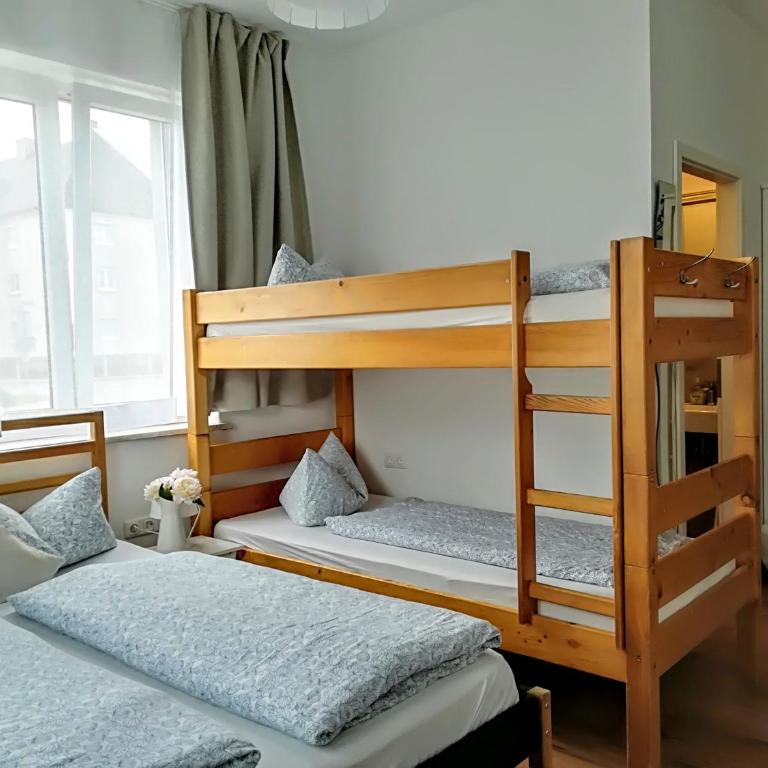 House LA Neuschwanstein Blick - Budget City Hotel - Familienzimmer mit Bad - 2