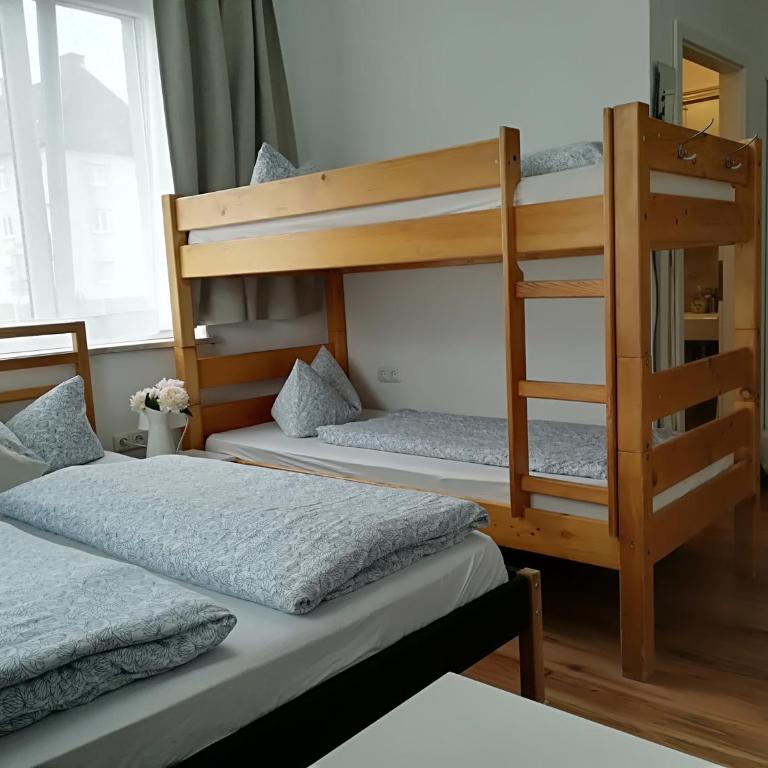 House LA Neuschwanstein Blick - Budget City Hotel - Familienzimmer mit Bad - 3