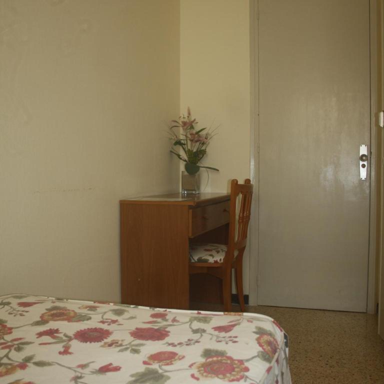 Hostal Torre Mar - Habitación Individual con baño compartido - 3