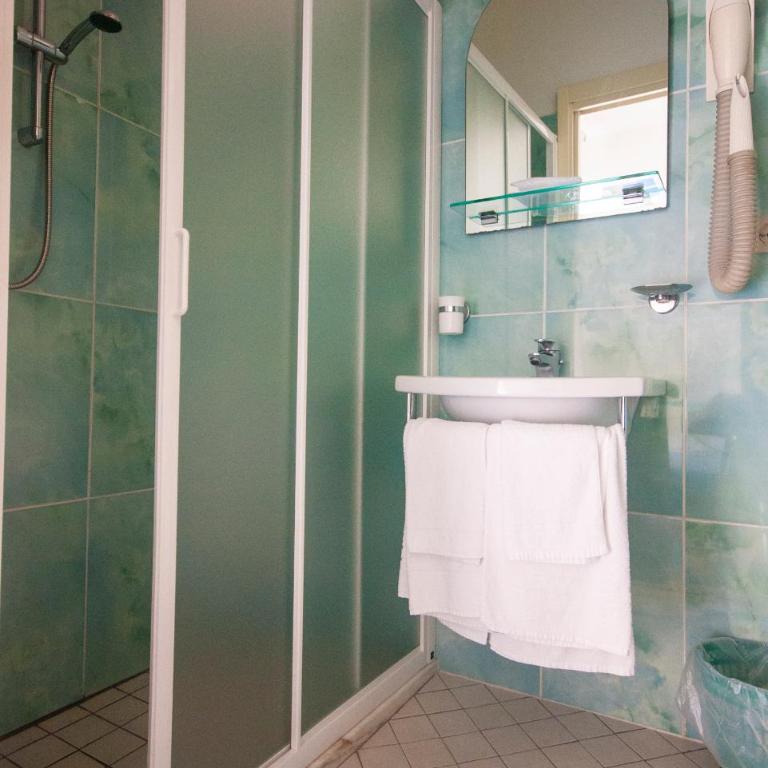 Hotel Baden Baden - Standard Double Room - 2