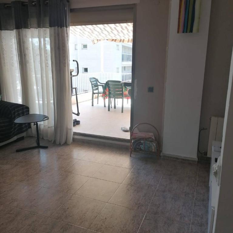 APARTAMENTO CON WIFI Y PISCINA EN BLANES FRENTE A LA PLAYA - Costa Brava - Apartamento de 2 dormitorios - 2