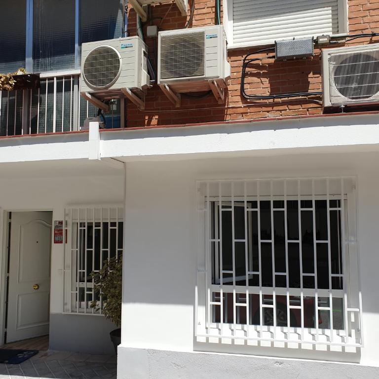 Spacious Apartment Madrid - Metro Barrio del Pilar - Three-Bedroom Apartment - 36