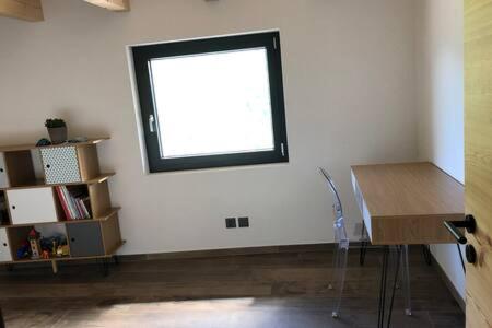 Grand appartement avec terrasse à Chez-Les-Reuses - Apartment - 16