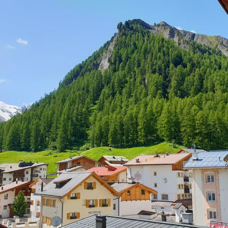 Wellnesshotel Engadin - Standard Doppelzimmer mit Balkon - 6