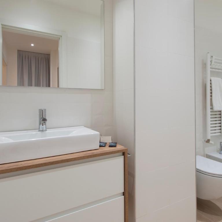 Milan Royal Suites – Centro - Appartamento con 2 Camere da Letto - Via Broletto N. 41 - 5