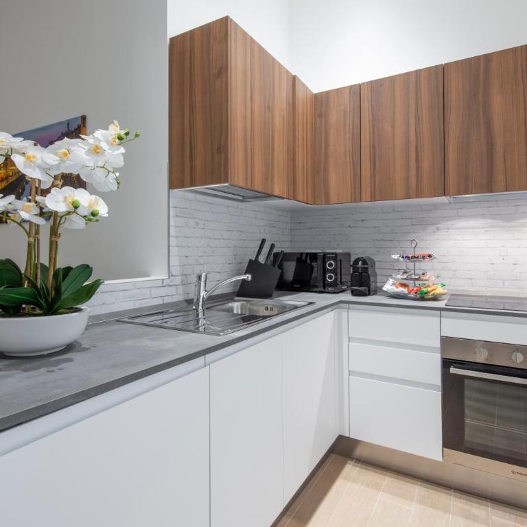 Milan Royal Suites – Centro - Appartamento con 2 Camere da Letto - Via Broletto N. 41 - 1