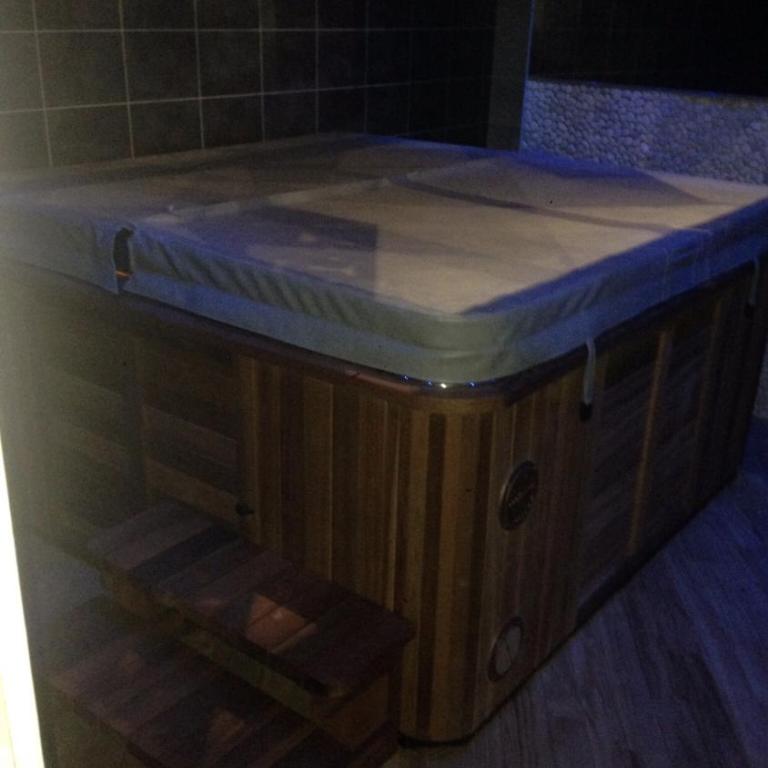 Logement haut de gamme jacuzzi sauna - Maison 1 Chambre - 2