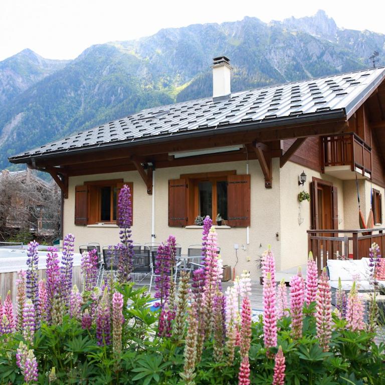 Chamonix Large Chalet, Sleeps 12, 200m2, 5 Bedroom, 4 Bathroom, Garden, Jacuzzi, Sauna - Chalet - 4