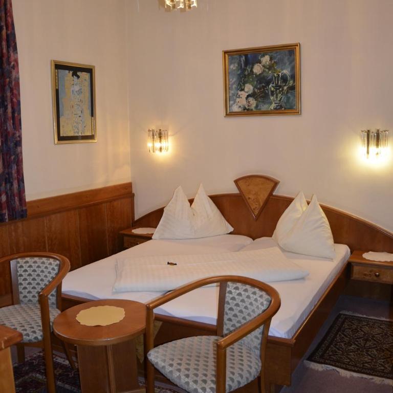 Cityhotel Ratheiser - Doppelzimmer - 13