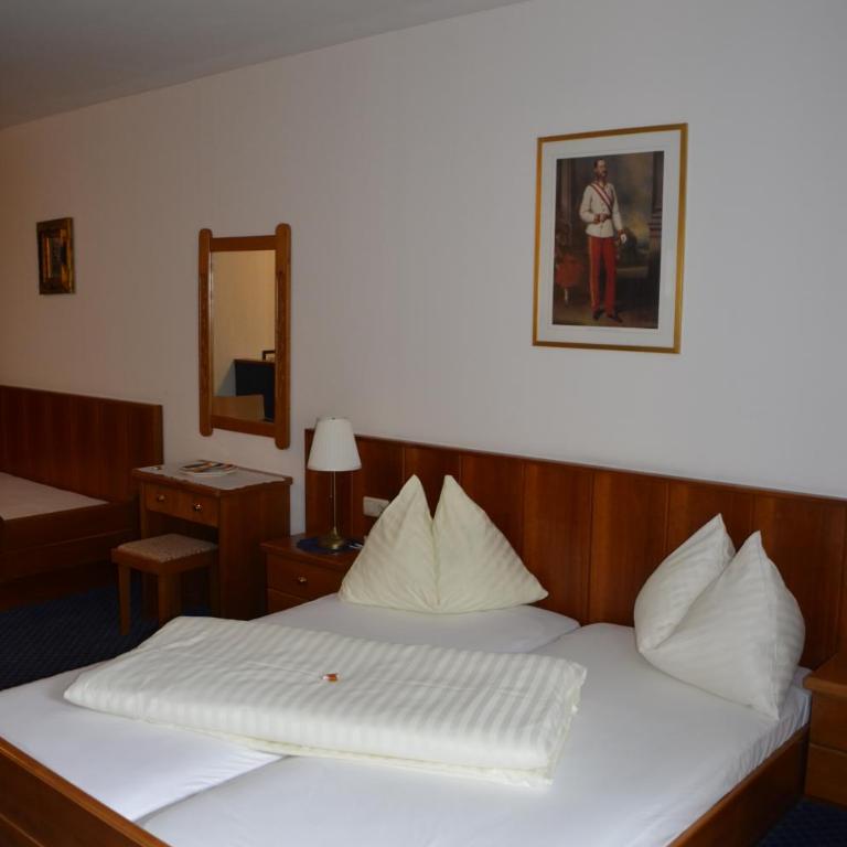 Cityhotel Ratheiser - Doppelzimmer - 17