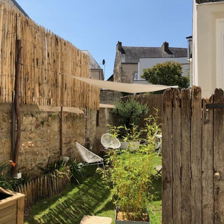 TY LAUMANN sur le PORT petite maison avec jardin - Parking gratuit - One-Bedroom House - 8