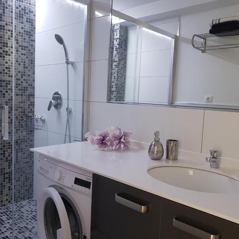 Apartament Los Planetas - Three-Bedroom Apartment - 28