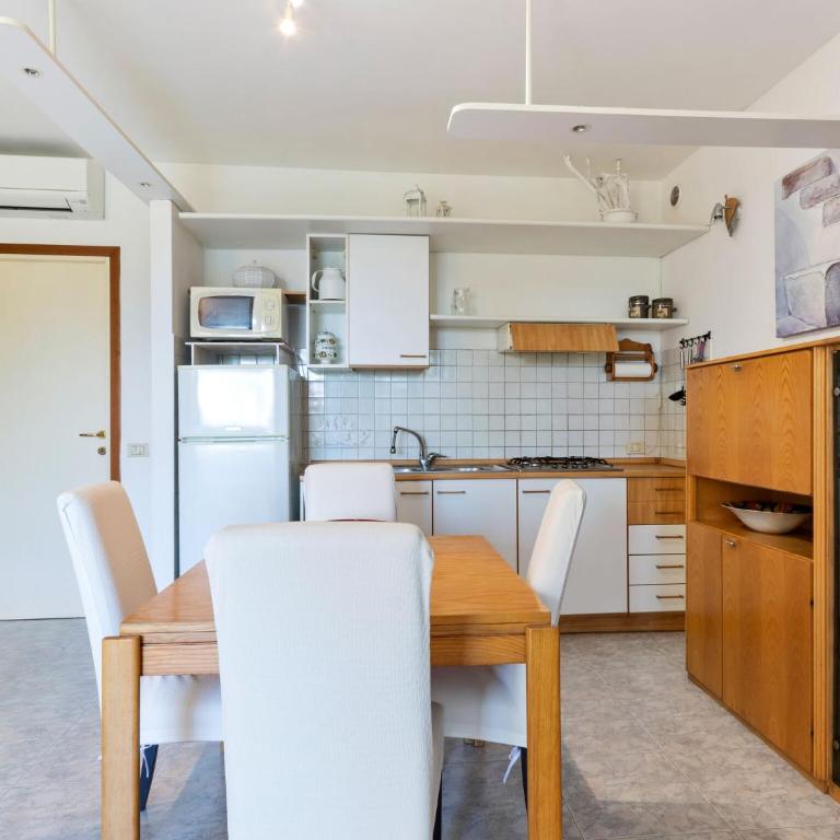 Welcoming Holiday Home in Lazise with Swimming Pool - Casa Vacanze con 1 Camera da Letto - 1